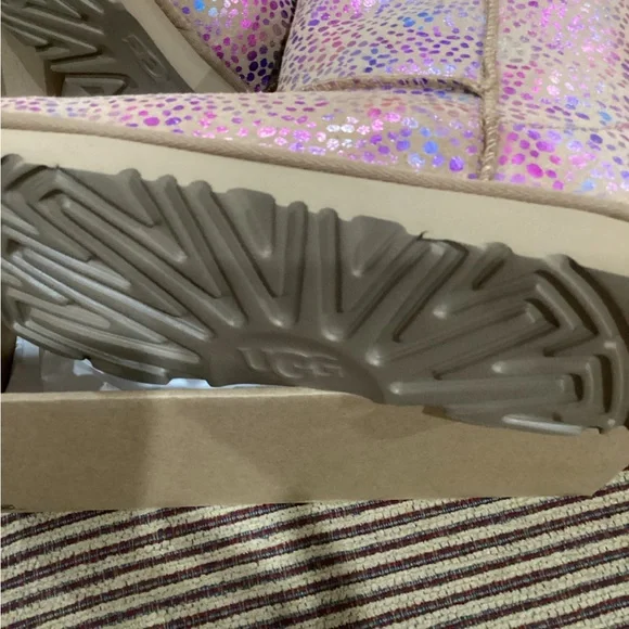 UGG kids classic boots brand new